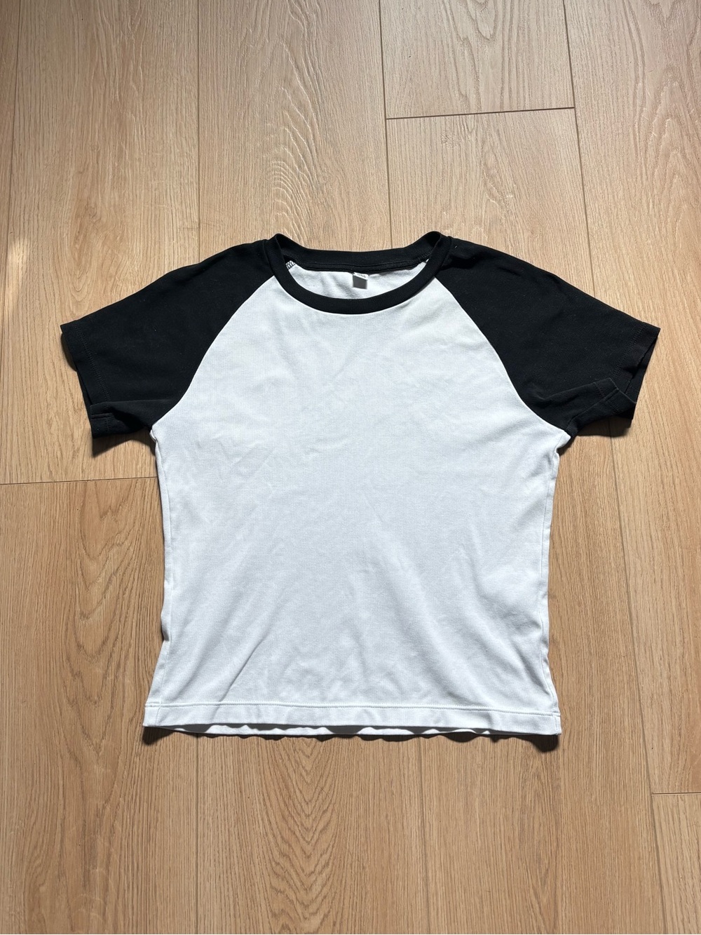 Uniqlo mini tee